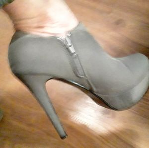 Size 8, 5" tall ankle shoes